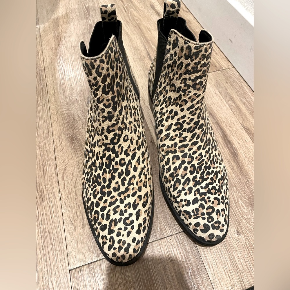 Dolce Vita Leopard/Cheetah Print Chelsea Boots - Picture 1 of 3